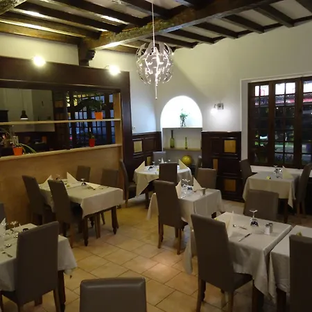 Au Bon Accueil Otel Alban