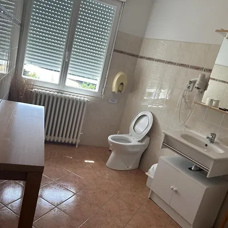 Au Bon Accueil Otel Alban